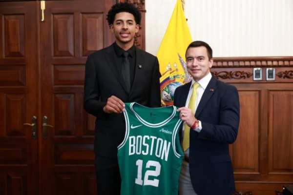 Người chơi NBA đầu tiên của Ec